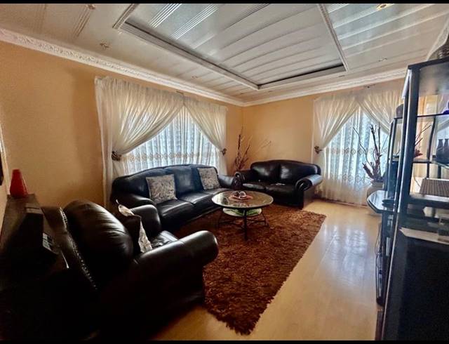 3 BEDROOM HOUSE FOR SALE IN VANDERBIJLPARK CE 2